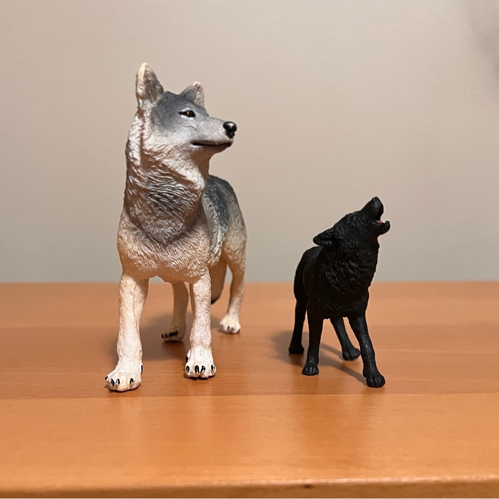 2 plastic wolf lot